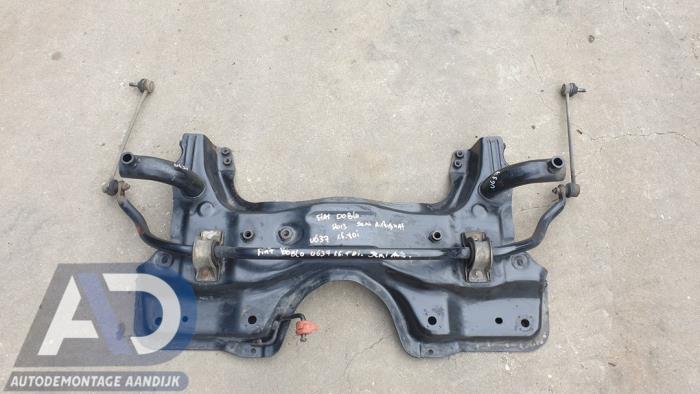 Usados Subchasis Fiat Doblo Cargo (263) 1.6 D Multijet Dualogic Precio € 124,99 Norma de margen ofrecido por Autodemontage Aandijk