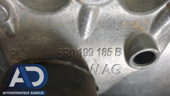 Engine mount from a Skoda Fabia II (5J) 1.2 TSI 2014