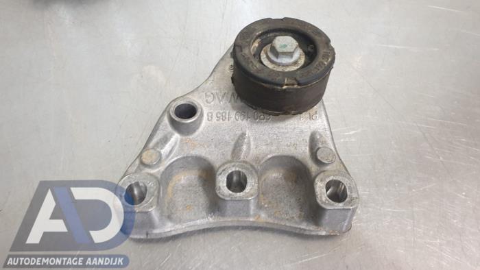 Engine mount from a Skoda Fabia II (5J) 1.2 TSI 2014