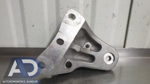 Engine mount from a Skoda Fabia II (5J) 1.2 TSI 2014