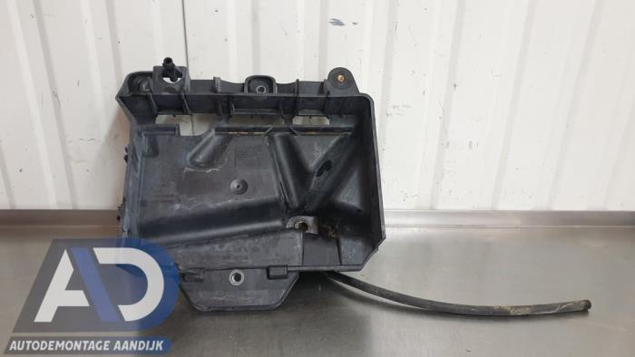 Begagnade Batterilåda Skoda Fabia II (5J) 1.2 TSI Pris € 24,99 Marginaltabell erbjuds av Autodemontage Aandijk