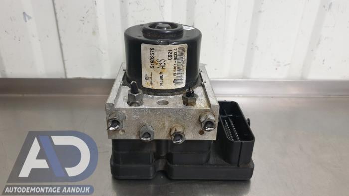 Used ABS pump Fiat Doblo Cargo (263) 1.6 D Multijet Dualogic Price € 59,99 Margin scheme offered by Autodemontage Aandijk