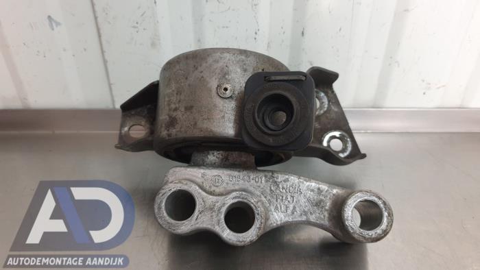 Used Engine mount Fiat Doblo Cargo (263) 1.6 D Multijet Dualogic Price € 29,99 Margin scheme offered by Autodemontage Aandijk