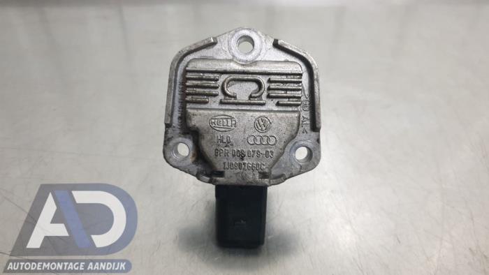 Begagnade Oljenivåsensor Volkswagen Transporter/Caravelle T5 2.5 TDi PF Pris € 19,99 Marginaltabell erbjuds av Autodemontage Aandijk
