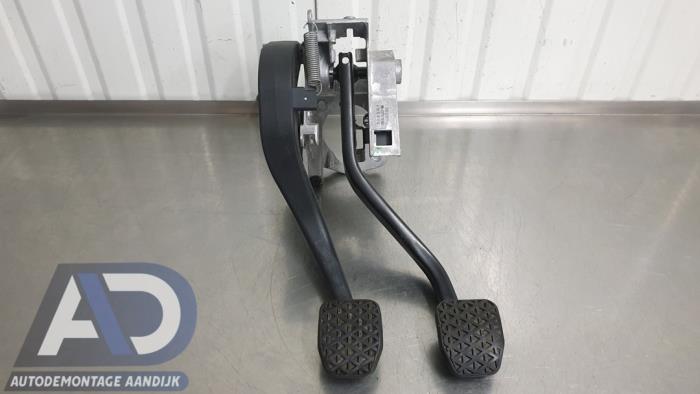 Gebrauchte Pedale Set BMW 1 serie (E88) 120i 16V Preis € 59,99 Margenregelung angeboten von Autodemontage Aandijk