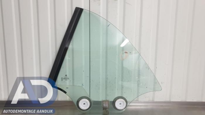 Usados Ventanilla triangular izquierda detrás BMW 1 serie (E88) 120i 16V Precio € 49,99 Norma de margen ofrecido por Autodemontage Aandijk