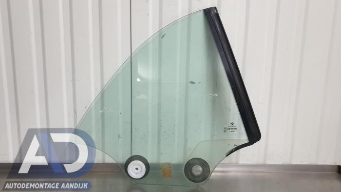 Usados Ventanilla triangular derecha detrás BMW 1 serie (E88) 120i 16V Precio € 49,99 Norma de margen ofrecido por Autodemontage Aandijk