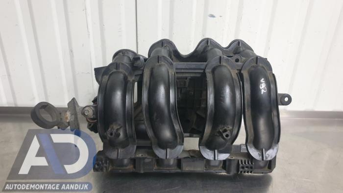 Używane Kolektor dolotowy Ford Focus 3 Wagon 1.6 Ti-VCT 16V 105 Cena € 74,99 Procedura marży oferowane przez Autodemontage Aandijk