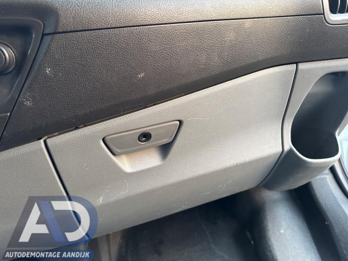 Begagnade Handskfack Ford Transit Custom 2.2 TDCi 16V Pris € 39,99 Marginaltabell erbjuds av Autodemontage Aandijk
