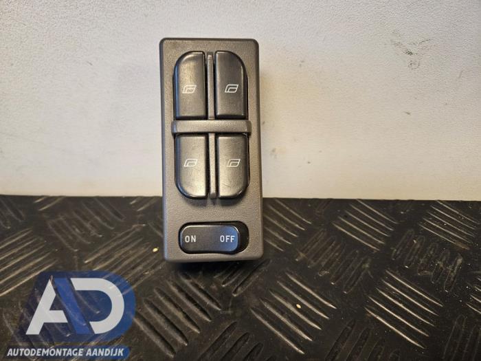 Usados Interruptor de ventanilla eléctrica Saab 9-5 Estate (YS3E) 2.3t 16V Precio € 39,99 Norma de margen ofrecido por Autodemontage Aandijk