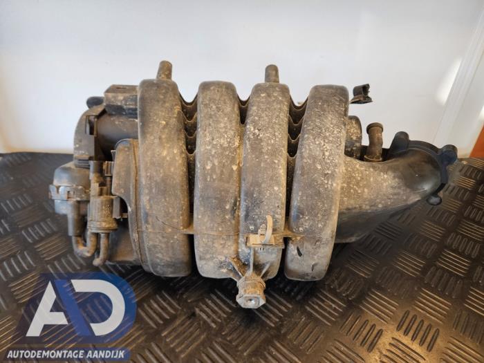 Używane Kolektor dolotowy Opel Zafira (M75) 1.8 16V Ecotec Cena € 49,99 Procedura marży oferowane przez Autodemontage Aandijk