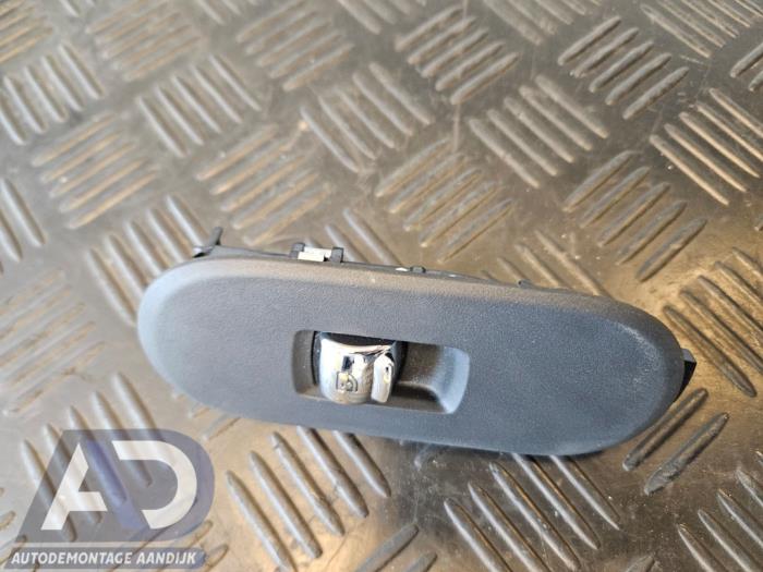 Usados Interruptor de ventanilla eléctrica Mini Mini (F56) 1.5 12V Cooper Precio € 9,99 Norma de margen ofrecido por Autodemontage Aandijk