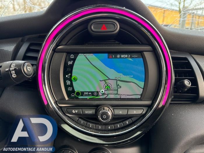 Used Interior display Mini Mini (F56) 1.5 12V Cooper Price € 349,99 Margin scheme offered by Autodemontage Aandijk