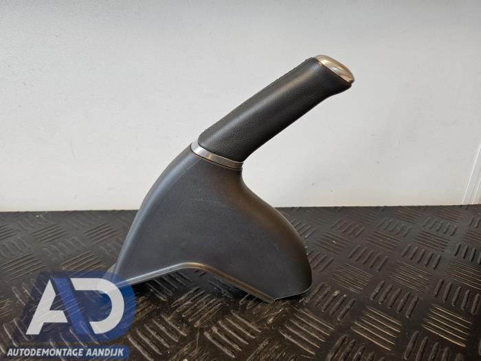 Gebrauchte Handbremsgriff Überzug Ford EcoSport (JK8) 1.0 EcoBoost 12V 125 Preis € 24,99 Margenregelung angeboten von Autodemontage Aandijk
