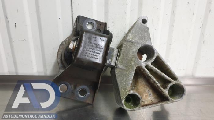 Used Engine mount Renault Kangoo Be Bop (KW) 1.5 dCi 90 FAP Price € 24,99 Margin scheme offered by Autodemontage Aandijk