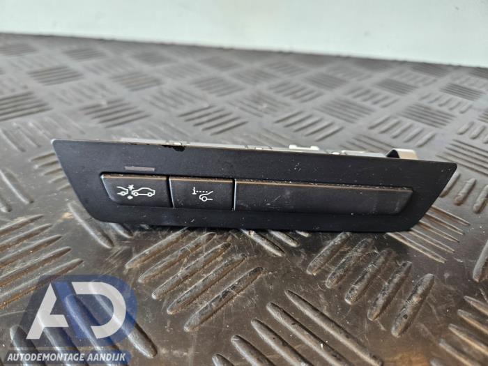 Gebrauchte Schalter BMW 5 serie Touring (F11) 535d 24V Preis € 24,99 Margenregelung angeboten von Autodemontage Aandijk