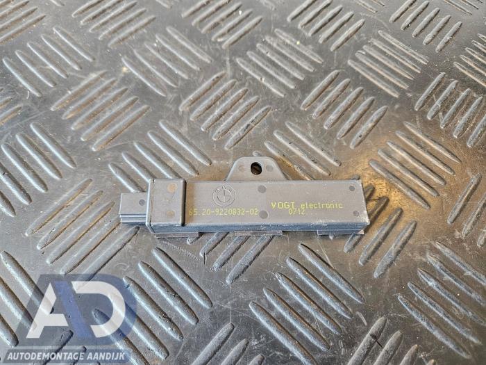 Używane Keyless Entry-Antena BMW 5 serie Touring (F11) 535d 24V Cena € 19,99 Procedura marży oferowane przez Autodemontage Aandijk