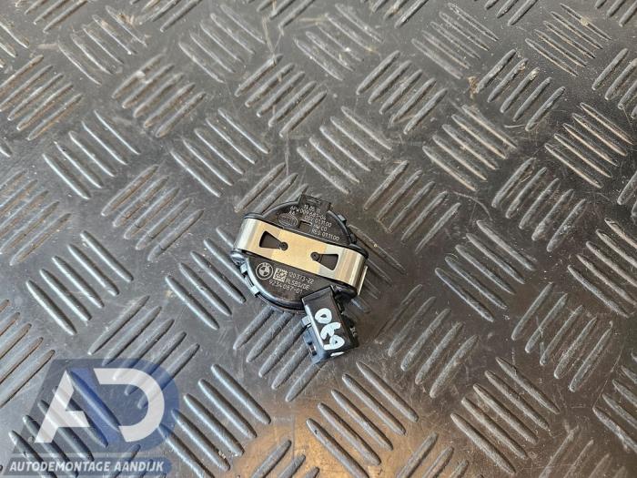 Begagnade Regnsensor BMW 5 serie Touring (F11) 535d 24V Pris € 29,99 Marginaltabell erbjuds av Autodemontage Aandijk