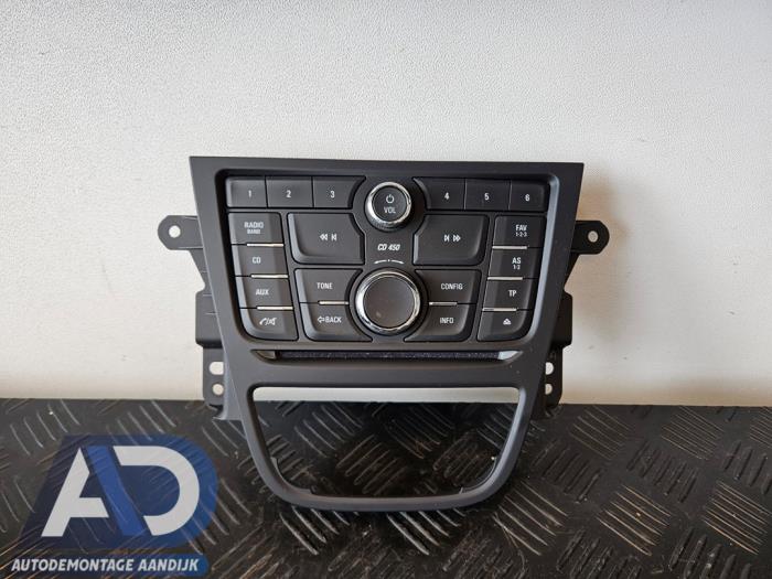 Używane Panel obslugi radia Opel Mokka/Mokka X 1.4 Turbo 16V 4x2 Cena € 39,99 Procedura marży oferowane przez Autodemontage Aandijk