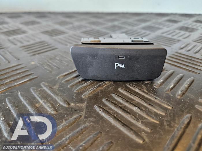 Usados Interruptor PDC Opel Mokka/Mokka X 1.4 Turbo 16V 4x2 Precio € 19,99 Norma de margen ofrecido por Autodemontage Aandijk