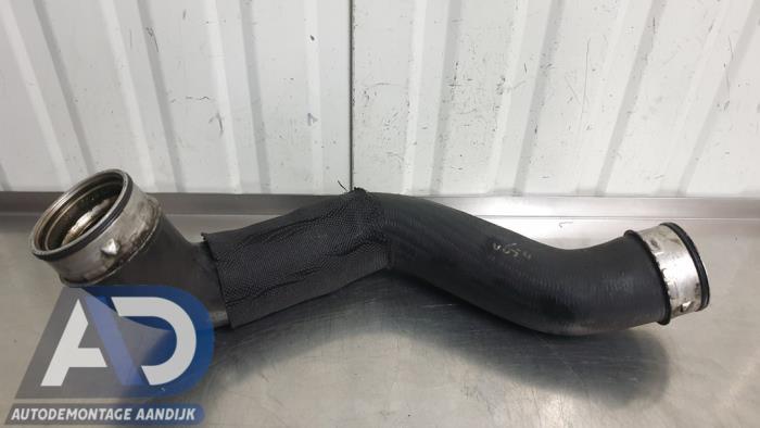 Gebrauchte Intercooler Schlauch Mercedes E Combi (S211) 3.0 E-280 CDI V6 24V Preis € 19,99 Margenregelung angeboten von Autodemontage Aandijk