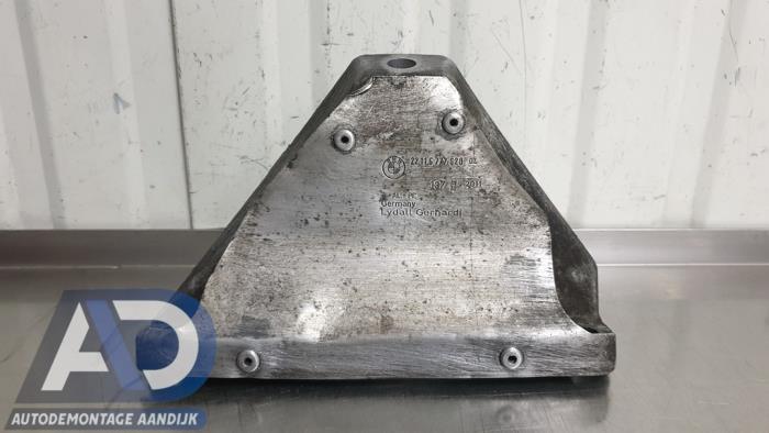 Used Engine mount BMW 5 serie Touring (F11) 535d 24V Price € 39,99 Margin scheme offered by Autodemontage Aandijk