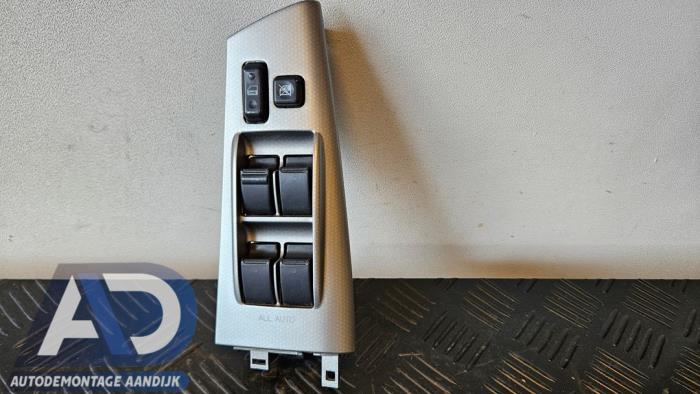 Usados Interruptor de ventanilla eléctrica Toyota Corolla (E12) 1.4 D-4D 16V Precio € 39,99 Norma de margen ofrecido por Autodemontage Aandijk