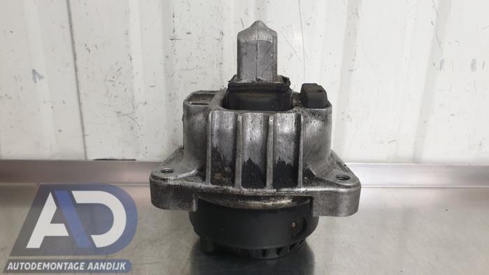 Used Engine mount BMW 5 serie Touring (F11) 535d 24V Price € 49,99 Margin scheme offered by Autodemontage Aandijk