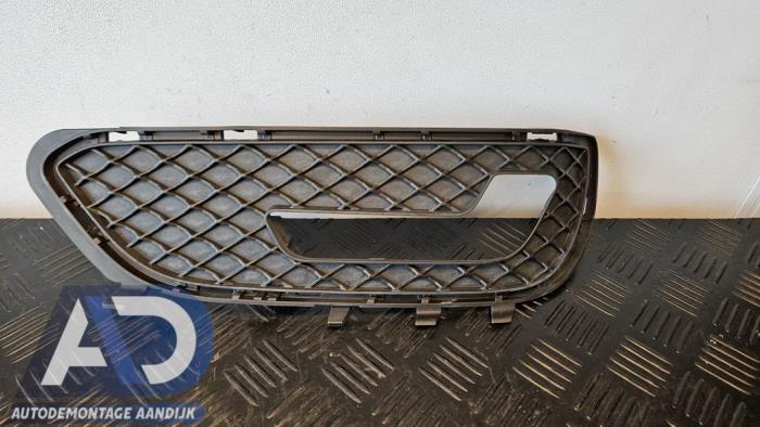 Begagnade Stötfångargrill Mercedes E Estate (S212) E-350 CDI V6 24V BlueEfficiency Pris € 14,99 Marginaltabell erbjuds av Autodemontage Aandijk