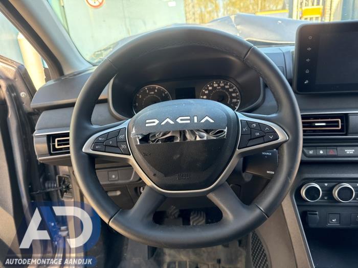 Begagnade Ratt Dacia Jogger 1.0 TCe 110 12V Pris € 99,99 Marginaltabell erbjuds av Autodemontage Aandijk