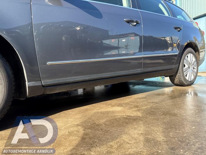 Car sill
