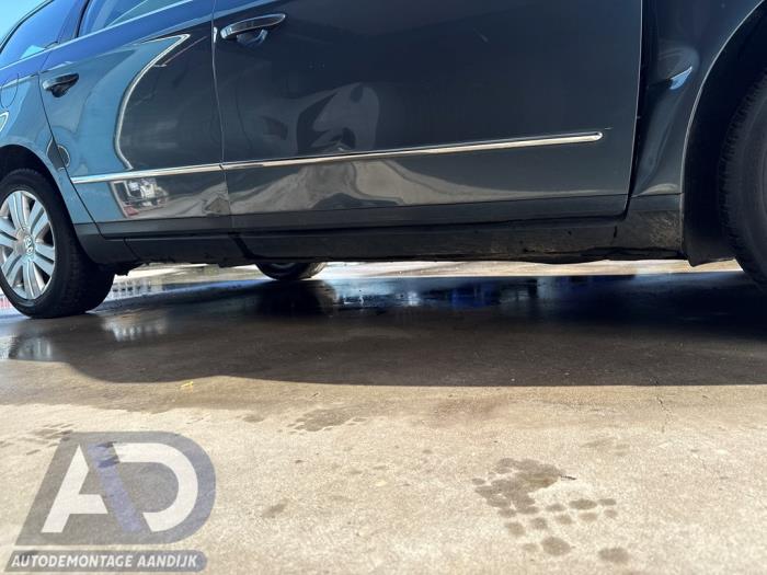 Car sill