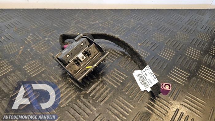 Używane Antena Dacia Jogger 1.0 TCe 110 12V Cena € 34,99 Procedura marży oferowane przez Autodemontage Aandijk