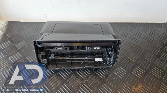 Używane Kieszen do radia Dacia Jogger 1.0 TCe 110 12V Cena € 39,99 Procedura marży oferowane przez Autodemontage Aandijk