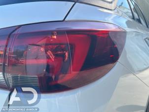Begagnade Baklykta, höger Opel Astra K Sports Tourer 1.6 CDTI 136 16V Pris € 274,99 Marginaltabell erbjuds av Autodemontage Aandijk