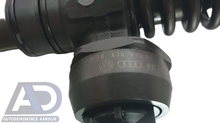Injector (diesel) Skoda Octavia Combi 1.9 TDI - 038130073AG BXE BOSCH