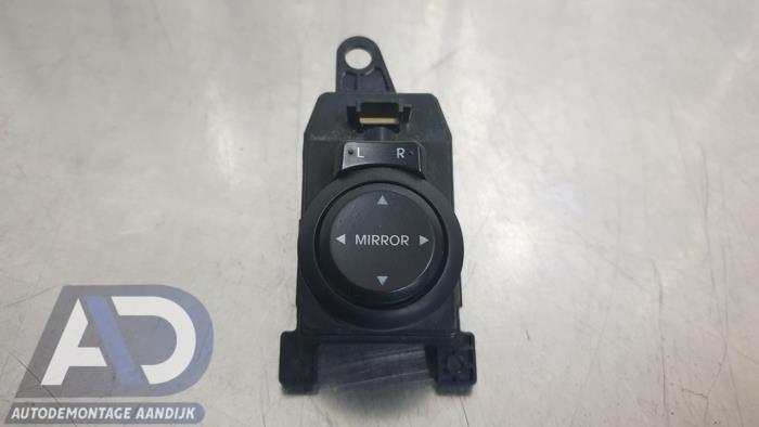 Wing mirror switch
