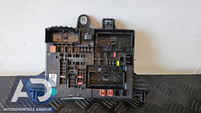 Begagnade Säkringsbox Opel Insignia 2.0 CDTI 16V 130 Ecotec Pris € 49,99 Marginaltabell erbjuds av Autodemontage Aandijk