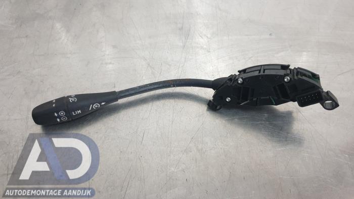 Usagé Commande régulateur de vitesse Mercedes C Combi (S203) 2.2 C-200 CDI 16V Prix € 39,99 Règlement à la marge proposé par Autodemontage Aandijk