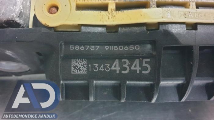 Engine mount from a Opel Astra K Sports Tourer 1.6 CDTI 136 16V 2019