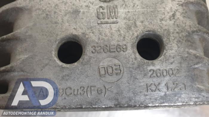 Engine mount from a Opel Astra K Sports Tourer 1.6 CDTI 136 16V 2019