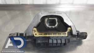 Engine mount from a Opel Astra K Sports Tourer 1.6 CDTI 136 16V 2019