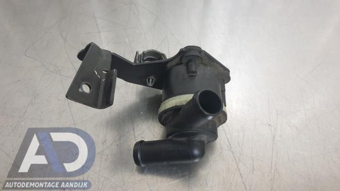 Begagnade Extra vattenpump Audi A4 Avant (B8) 2.0 TDI 16V Pris € 34,99 Marginaltabell erbjuds av Autodemontage Aandijk