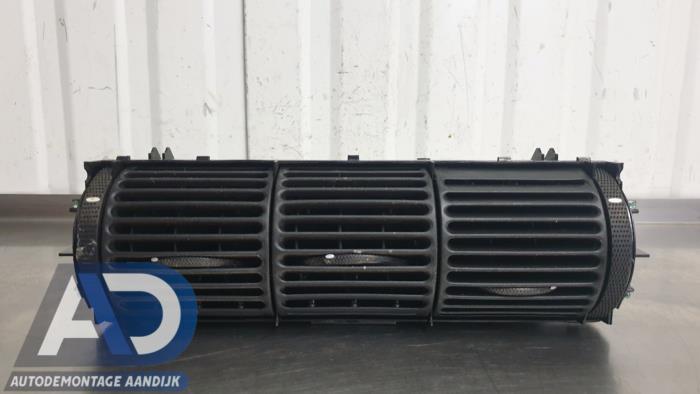 Begagnade Luftmunstycke, instrumentbräda Ford Galaxy (WGR) 1.9 TDI Pris € 29,99 Marginaltabell erbjuds av Autodemontage Aandijk