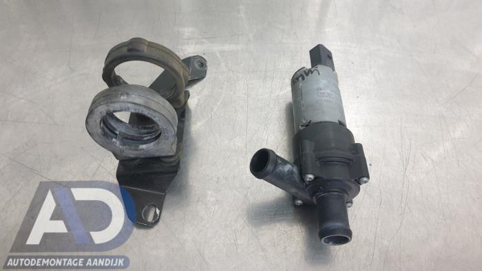 Begagnade Extra vattenpump Ford Galaxy (WGR) 1.9 TDI Pris € 24,99 Marginaltabell erbjuds av Autodemontage Aandijk