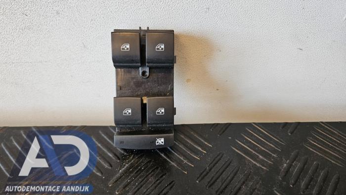 Usados Interruptor de ventanilla eléctrica Opel Astra K Sports Tourer 1.6 CDTI 136 16V Precio € 19,99 Norma de margen ofrecido por Autodemontage Aandijk