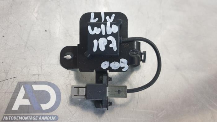 Używane Antena GPS Volvo V40 (VW) 1.8 16V Bi-Fuel Cena € 24,99 Procedura marży oferowane przez Autodemontage Aandijk