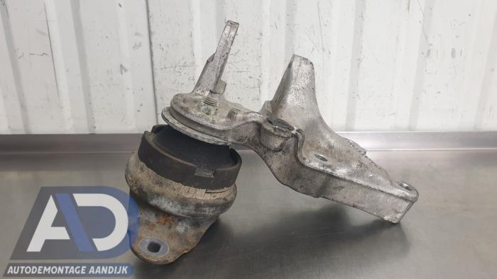 Engine mount from a Fiat Scudo (270) 2.0 D Multijet 2010