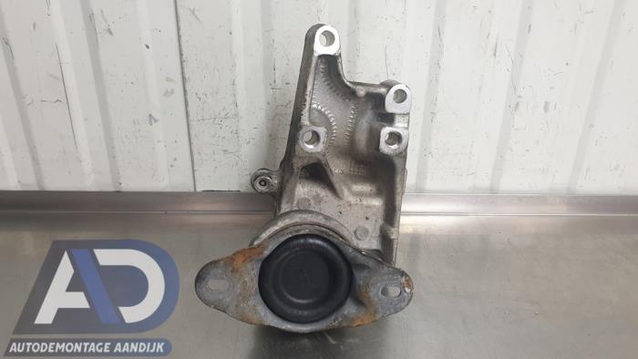 Engine mount from a Fiat Scudo (270) 2.0 D Multijet 2010