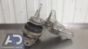 Engine mount from a Fiat Scudo (270) 2.0 D Multijet 2010